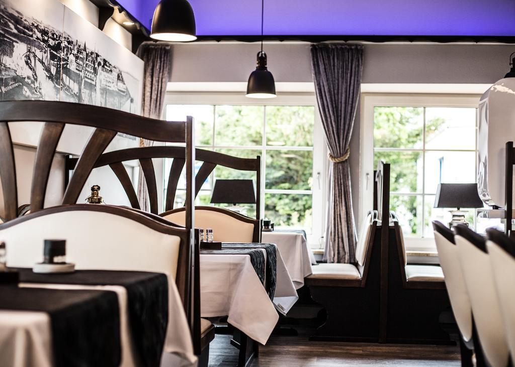 Hotel Tum Stueuermann 부숨 외부 사진