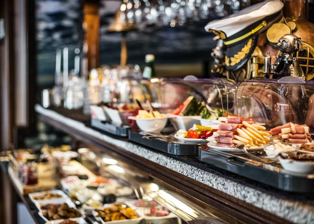 Hotel Tum Stueuermann 부숨 외부 사진