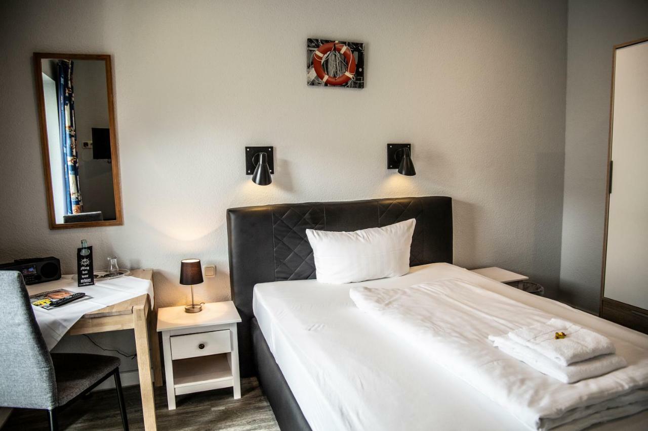 Hotel Tum Stueuermann 부숨 외부 사진